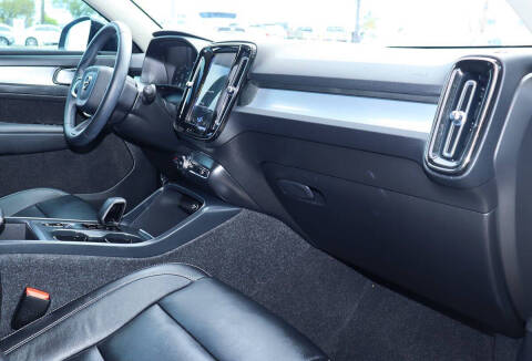 2022 Volvo XC40 T4 Momentum