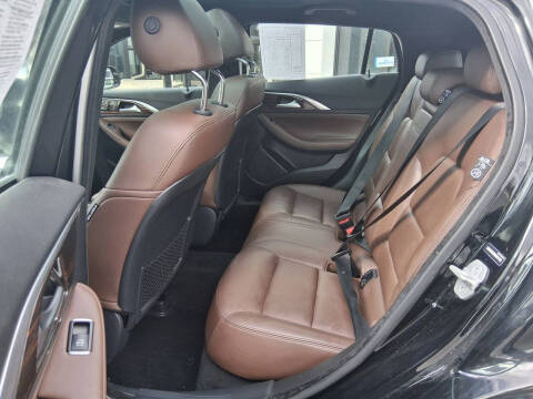 2017 Infiniti QX30 Premium