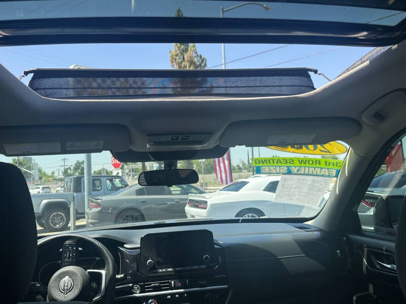 2022 Nissan Pathfinder SV