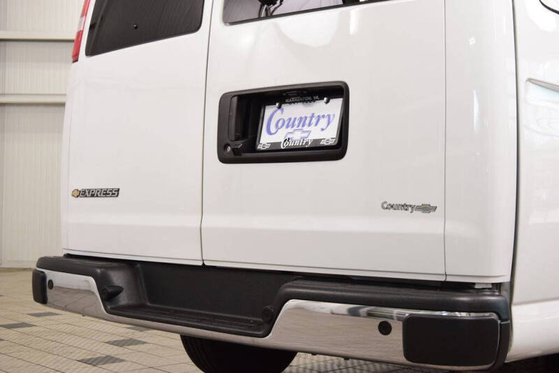 2025 Chevrolet Express LT 3500