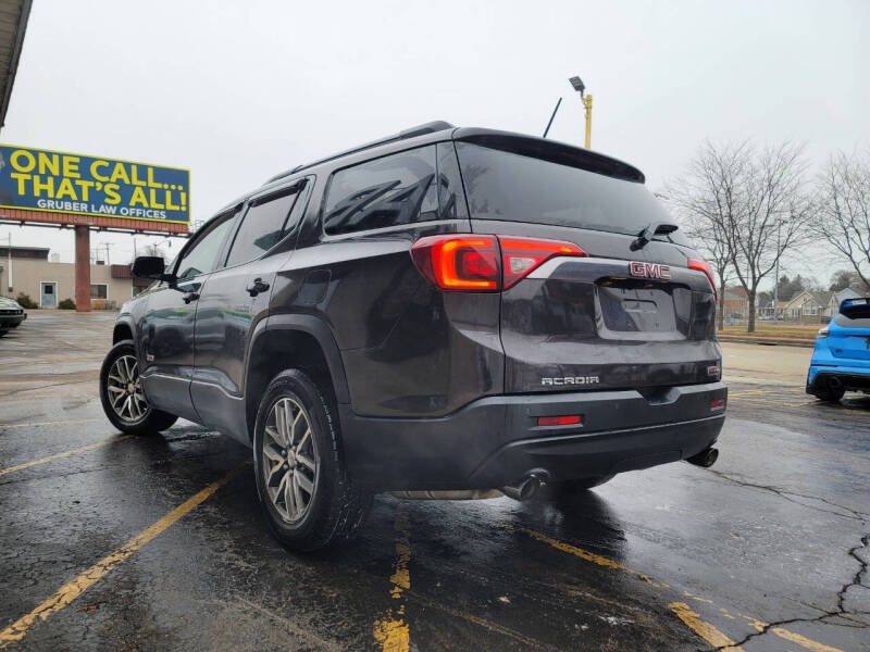 2017 GMC Acadia SLE-2