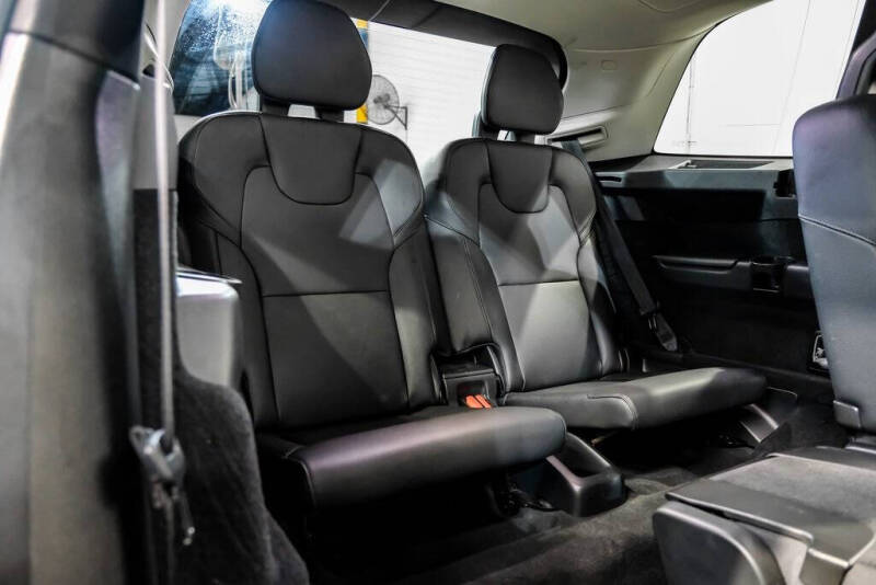 2017 Volvo XC90 T6 Momentum