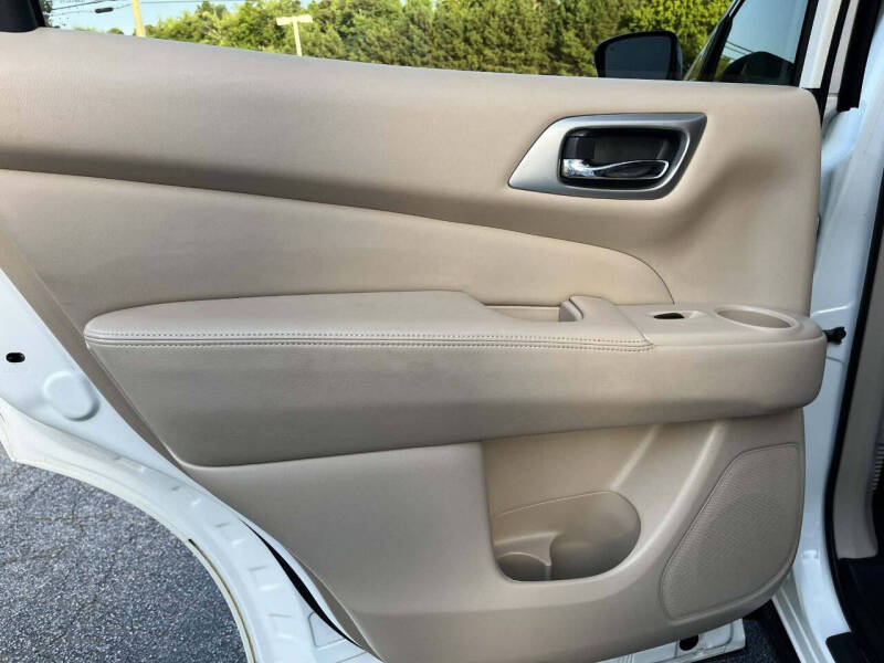 2017 Nissan Pathfinder Platinum