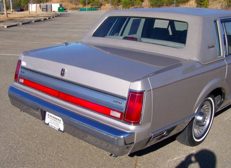1988 Lincoln Town Car Signature
