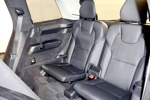 2017 Volvo XC90 T6 Momentum