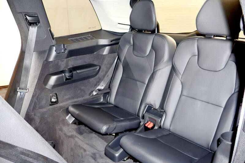 2017 Volvo XC90 T6 Momentum