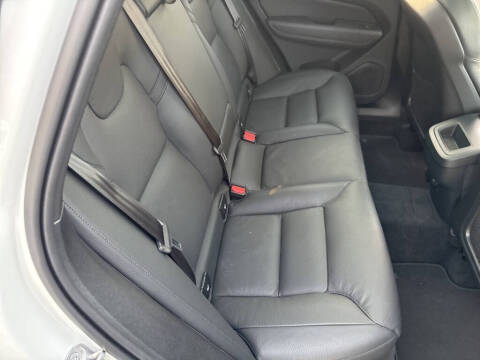 2025 Volvo XC60 B5 Plus Dark Theme