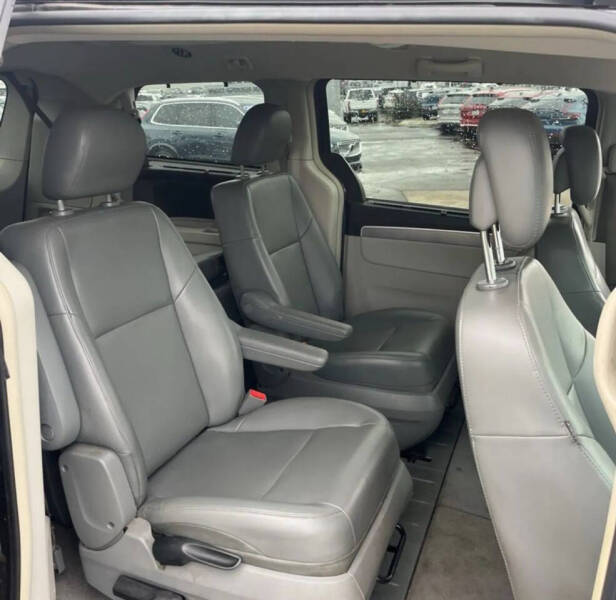 2012 Volkswagen Routan
