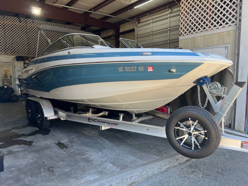 2022 Crownline E215 XS