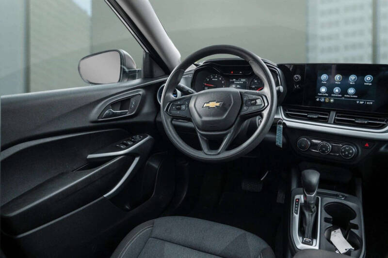 2025 Chevrolet Trax LS