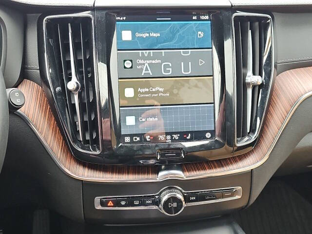 2024 Volvo XC60 B5 Ultimate Dark Theme