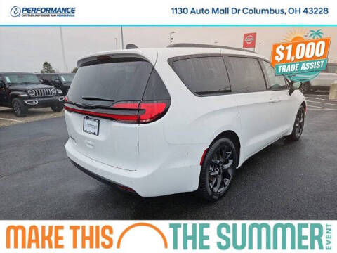 2026 Chrysler Pacifica Select