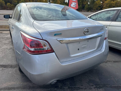 2013 Nissan Altima for sale at GoldenGate Auto Sales LLC in Crystal MN