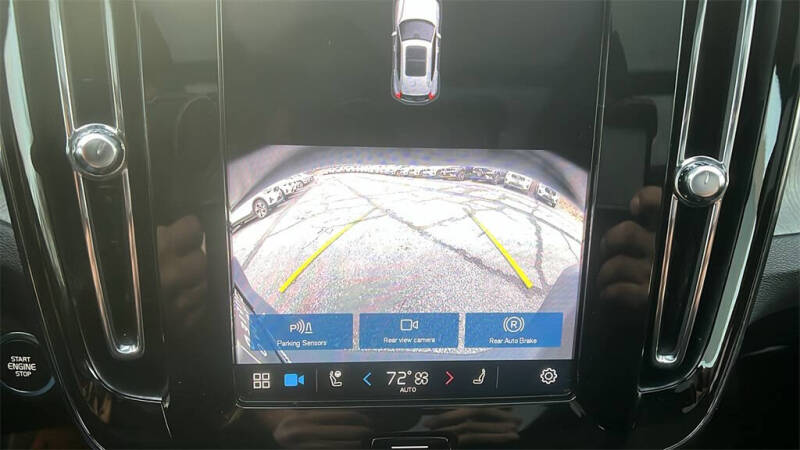 2025 Volvo XC40 B5 Core Bright Theme