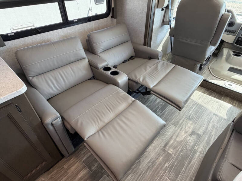 2022 Thor Motor Coach Hurricane 29M