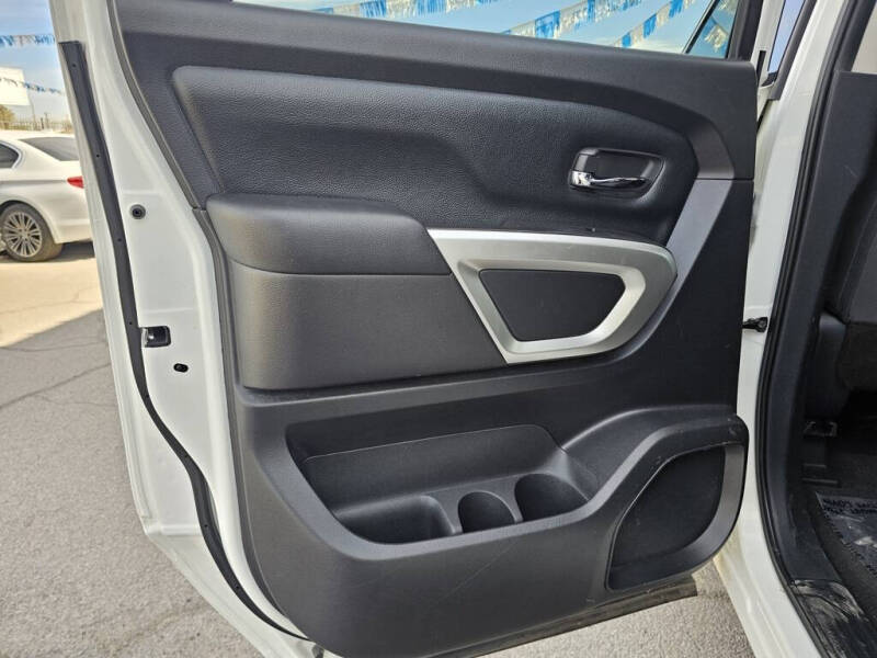 2022 Nissan Titan SV