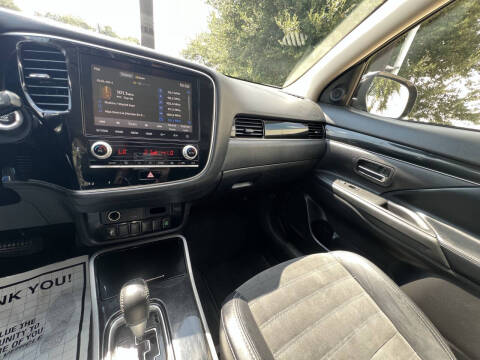 2020 Mitsubishi Outlander SE