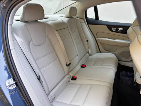 2022 Volvo S60 B5 Momentum