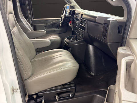 2022 Chevrolet Express 2500