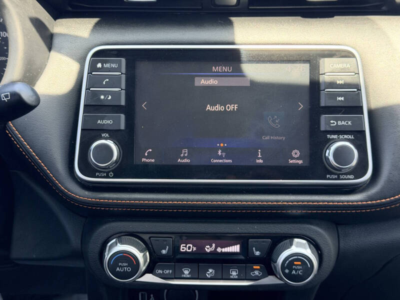 2020 Nissan Kicks SR