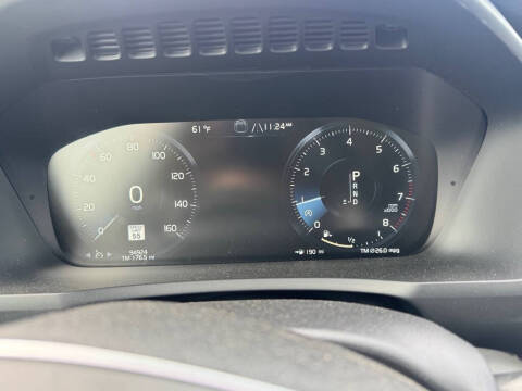 2016 Volvo XC90 T6 Momentum