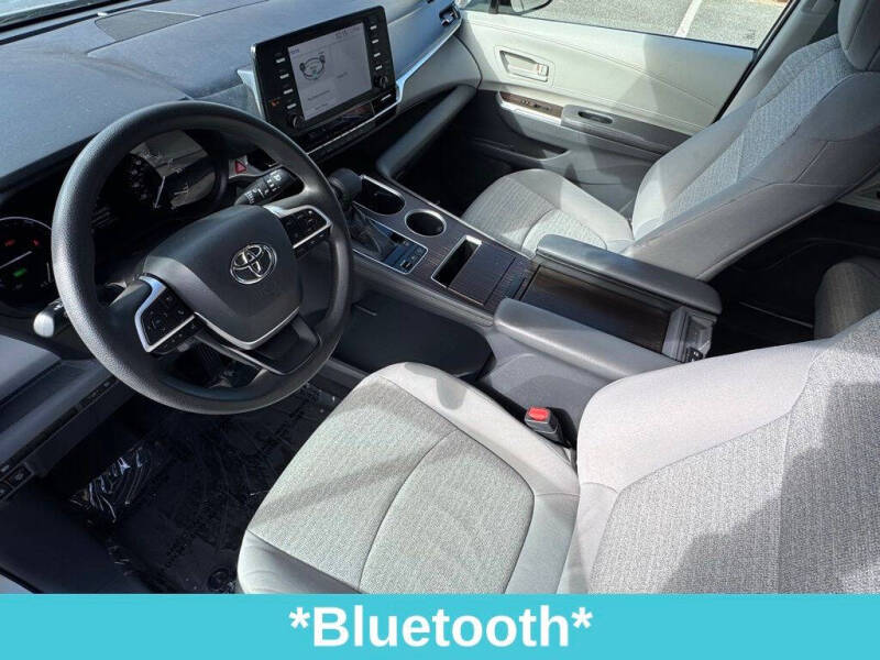 2021 Toyota Sienna LE 8-Passenger