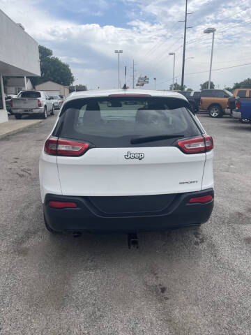 2015 Jeep Cherokee Sport