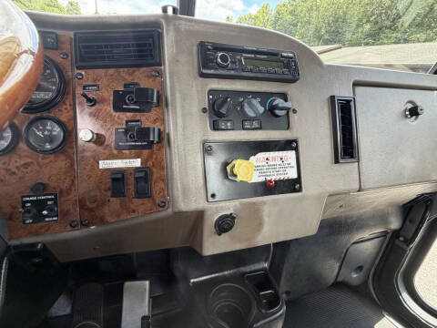 2001 Peterbilt 330
