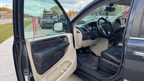 2013 Chrysler Town and Country Touring-L