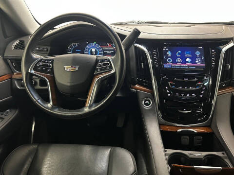 2017 Cadillac Escalade Luxury