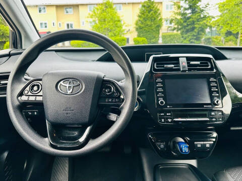 2021 Toyota Prius LE