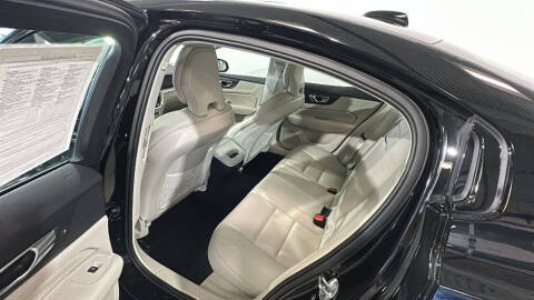 2023 Volvo S60 B5 Core Dark Theme
