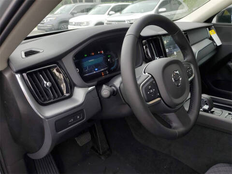 2025 Volvo XC60 T8 Core Dark Theme