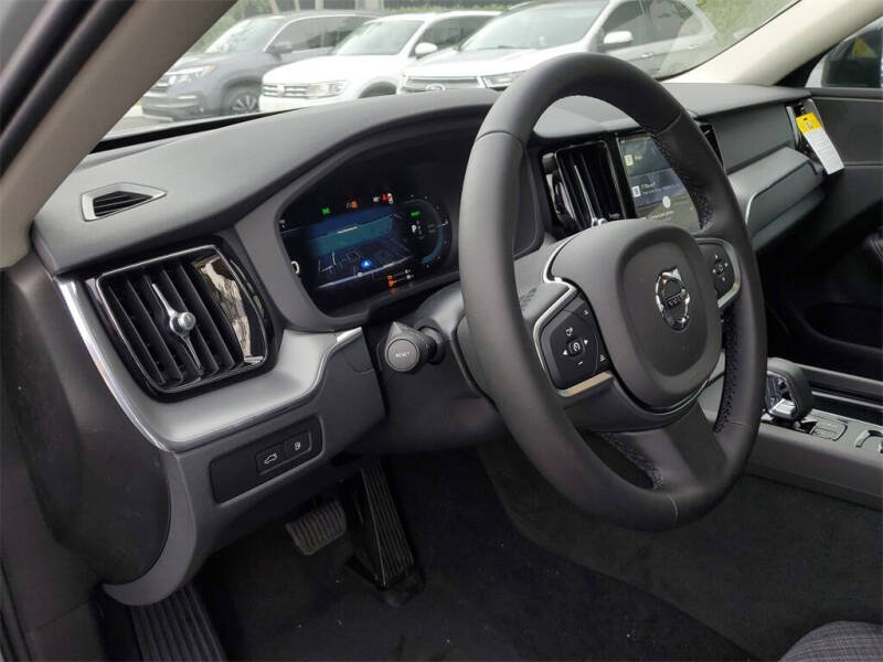 2025 Volvo XC60 T8 Core Dark Theme