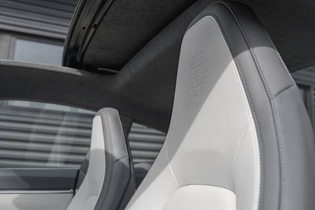 2025 Porsche 911 Carrera