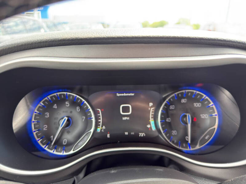 2027 Chrysler Pacifica Select