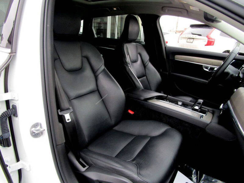 2023 Volvo S90 B6 Plus