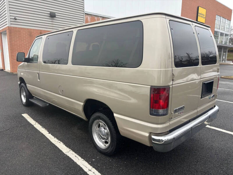 2013 Ford E-Series E-350 SD XLT