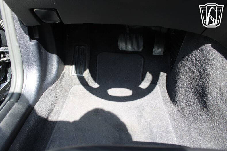 2005 Ford Thunderbird Deluxe