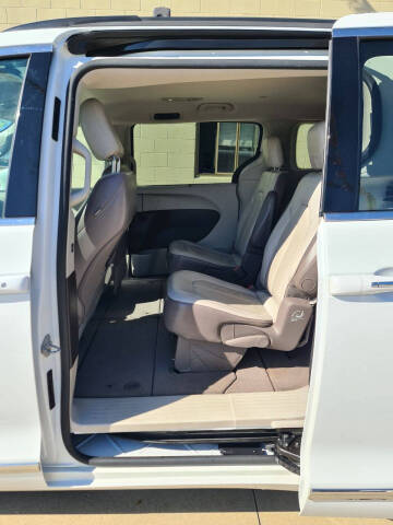 2017 Chrysler Pacifica Touring-L