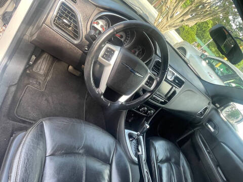 2011 Chrysler 200 Limited