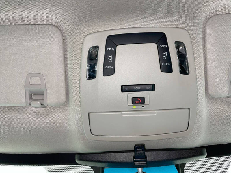 2023 Toyota Sienna LE 8-Passenger