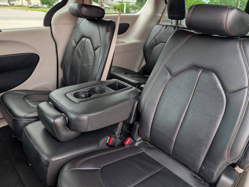 2017 Chrysler Pacifica Touring-L