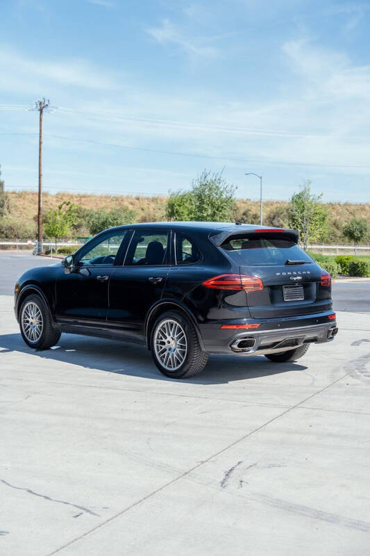 2017 Porsche Cayenne Platinum Edition