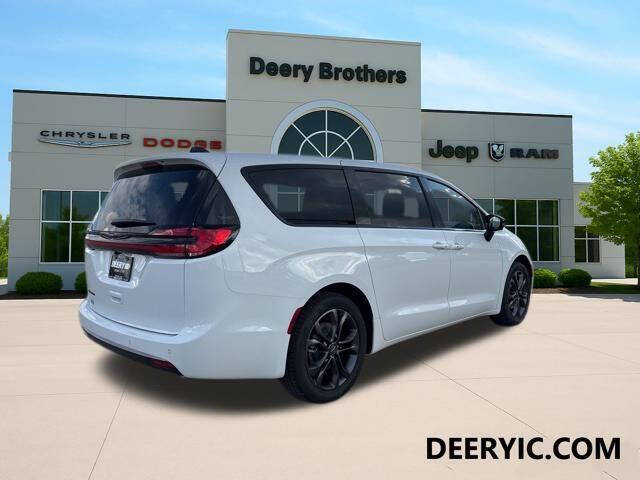 2026 Chrysler Pacifica Select
