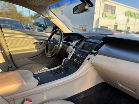 2015 Ford Taurus SEL