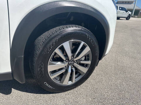 2025 Nissan Pathfinder SL