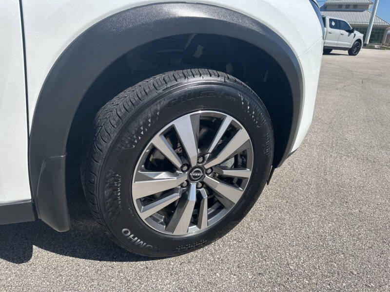 2025 Nissan Pathfinder SL
