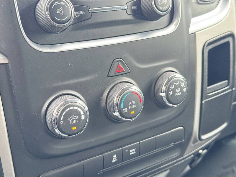 2017 RAM 1500 SLT