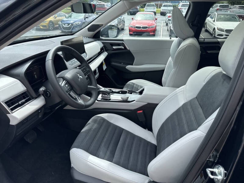 2025 Mitsubishi Outlander SE